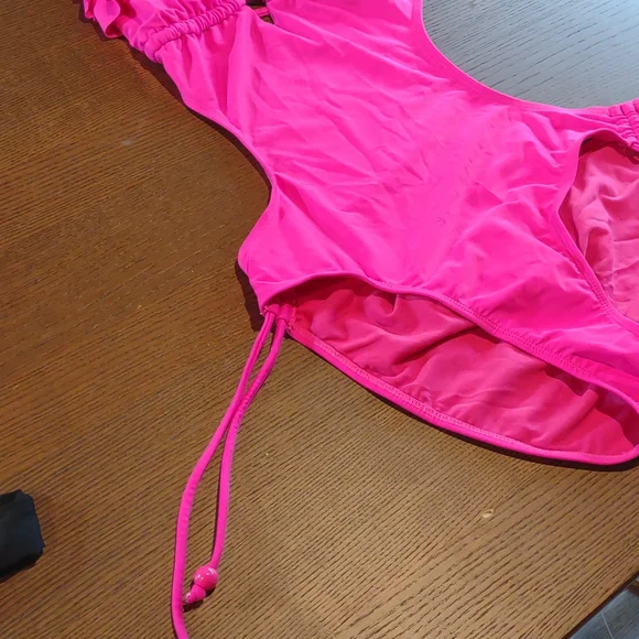 Very impressive One Piece Swimsuit Size L. 11/13 - Picture 2 of 5